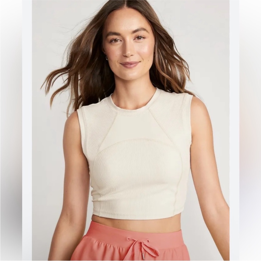 Old Navy Active Powersoft Rib-Knit Cream Sleeveless Crop Top. Size: XS petite